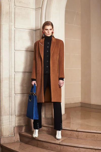 Look 16
